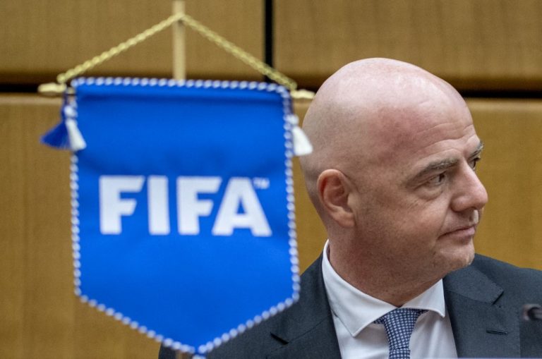 La FIFA condena el uso de la fuerza por parte de Rusia en Ucrania