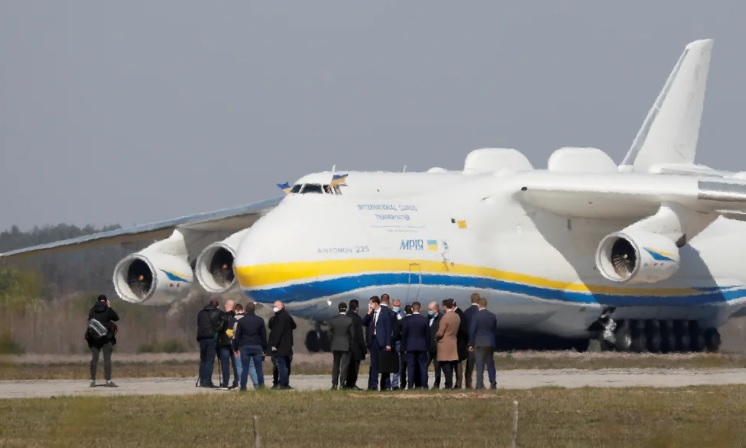 Ucrania aseguró que mantendrá abierto su espacio aéreo pese a la amenaza de Rusia y los temores de las aerolíneas