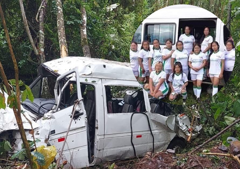 Vehículo que transportaba a equipo femenino de fútbol cayó a un abismo