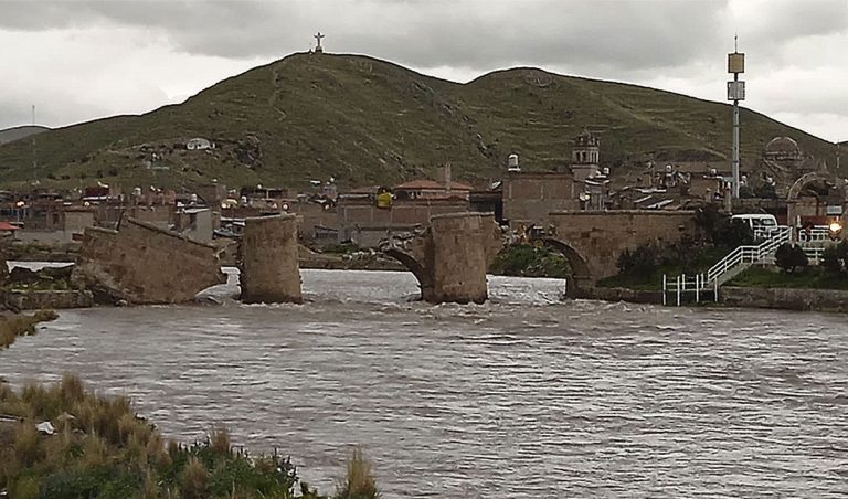 Por segunda vez: Puente de 146 años de antigüedad colapsa a causa de intensas lluvias