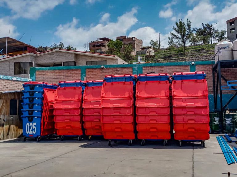 Paucarpata cuenta con 450 nuevos contenedores de basura