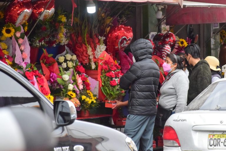 San Valentín: Precio del ramo de rosas se triplica