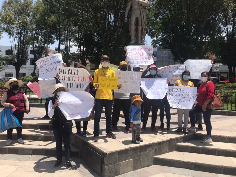 Cerro Colorado: Padres de familia exigen que alcalde acelere los trabajos en colegio de Apipa