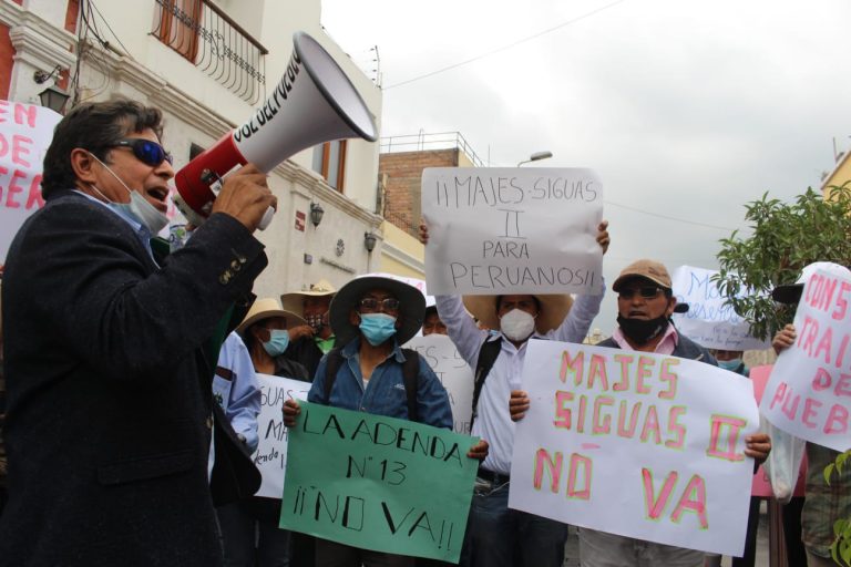 Ciudadanos protestan contra la aprobación de la adenda 13 del proyecto Majes Siguas II