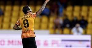 Gianluca Lapadula jugó 25 partidos con Benevento la última temporada, entre Serie B y Copa Italia.