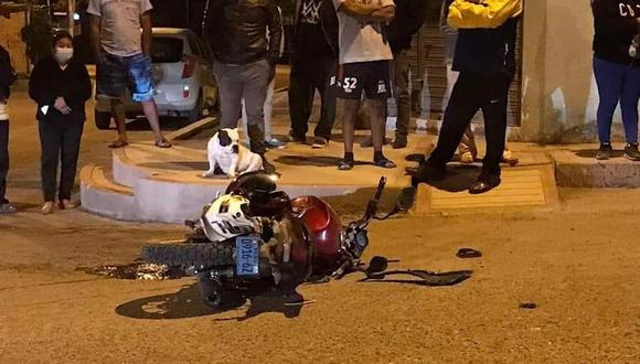Choque entre camioneta y motocicleta deja dos heridos en Chen Chen