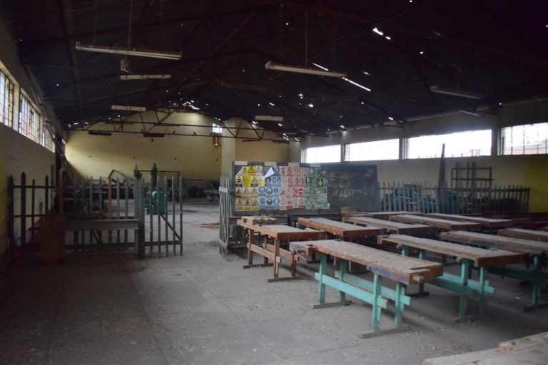 Pésimas condiciones del colegio Luna Pizarro impiden el retorno de estudiantes