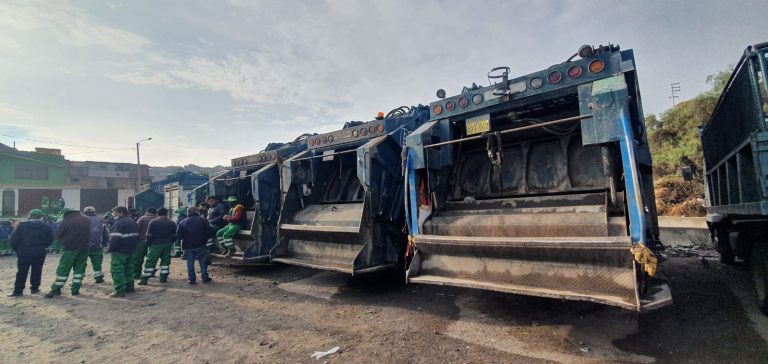 Paucarpata: Nuevas compactadoras no tienen brazos mecánicos para recoger la basura