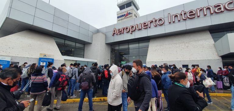 Suspenden vuelos en el aeropuerto Rodríguez Ballón debido al mal clima