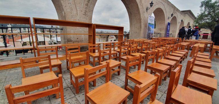 Yanahuara: Colegios públicos se benefician por entrega de mobiliario de madera incautada en operativos