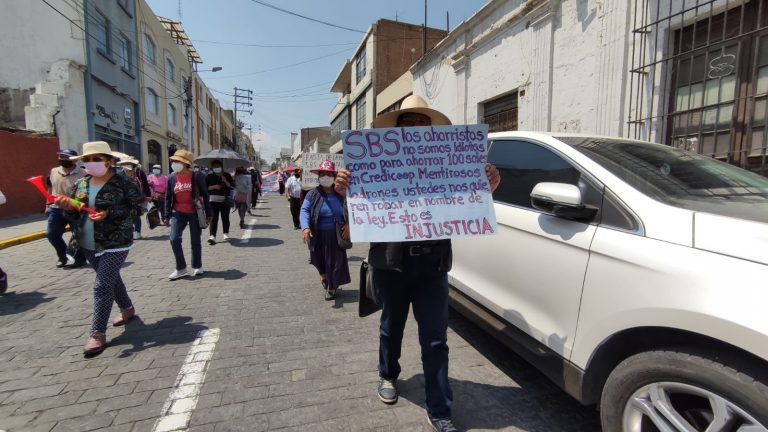 Credicoop: Entre madres de familia y ciudadanos de la tercera edad protestaron para exigir la devolución de sus ahorros