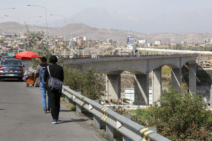 Reiteran pedido del enmallado de puente Chilina para evitar suicidios 