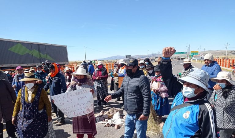 Varios distritos de Puno acataron paro agrario y ciudadanos bloquearon carreteras