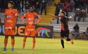 Cuesta celebra su gol ante César Vallejo