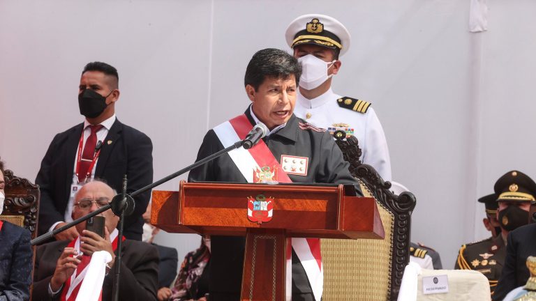 Pedro Castillo anuncia proyecto de ley para referéndum sobre nueva constitución