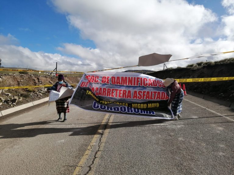 Ganaderos y alpaqueros bloquearon Condoroma obstruyendo el paso a Arequipa