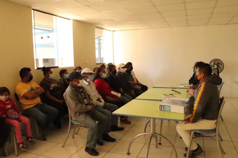 Vecinos de Cerrito Belén reciben información sobre obras públicas en Mariano Melgar