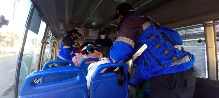 Serenos auxilian a dos pasajeros tras accidente de tránsito a la altura de Socosani