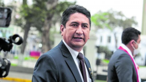 Vladimir Cerrón anuncia 'plan b' si no se convoca a un referéndum.