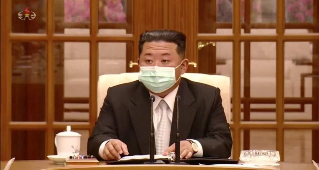 El líder Kim Jong Un dirigió un encuentro de emergencia de su buró político el juev