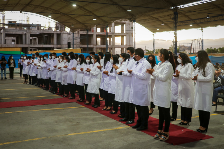 Moquegua: Imponen mandiles a estudiantes de medicina de la UNAM 