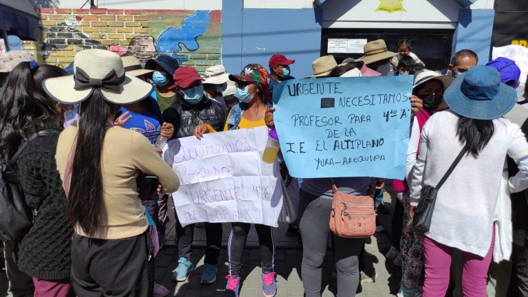 Yura: Padres de familia piden cambio de docente en colegio El Altiplano