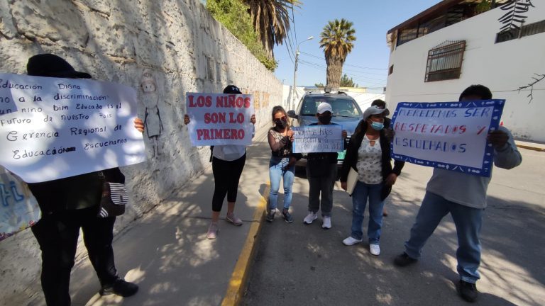 Padres de familia del colegio Muñoz Nájar piden cambio de docente