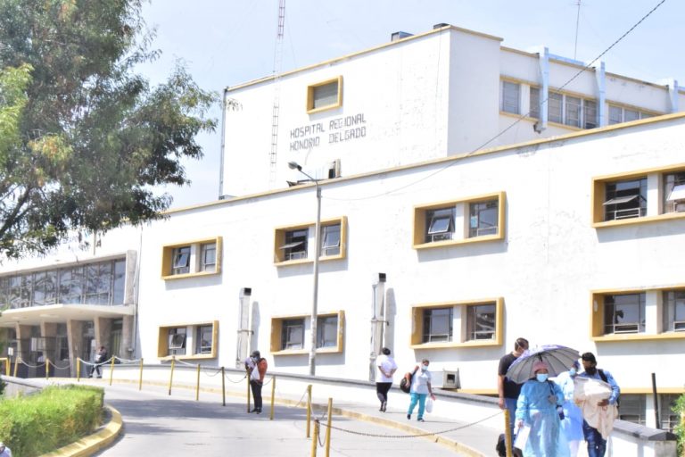 Técnicos asistenciales del hospital Honorio Delgado exigen continuidad laboral