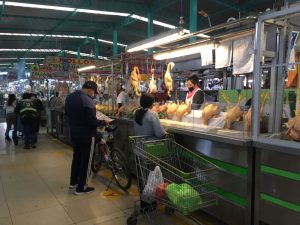 Aproximadamente el 60% de peruanos reducen sus gastos en productos y servicios