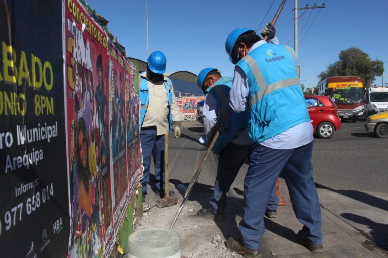 Sedapar clausura una conexión clandestina de agua potable en la avenida Los Incas
