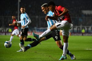 Racing derrotó por 1-0 a Melgar en Avellaneda