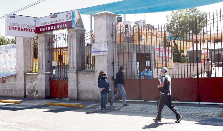 Trabajadores del Hospital Goyeneche no dan tregua y exigen la salida del director