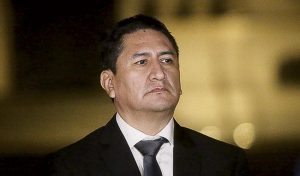 Allanan vivienda y oficina de Vladimir Cerrón en Huancayo