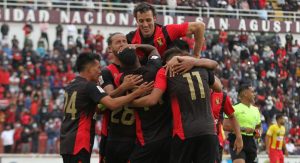 Jugadores de Melgar celebrando gol