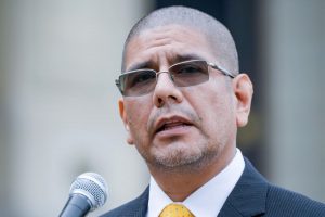 Dimitri Senmache, ministro del Interior.