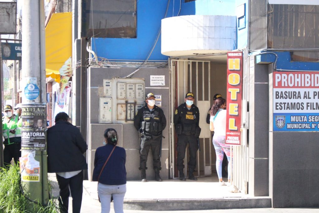 La PNP incautó a la banda armas, municiones, drogas y una granada en un inmueble ubicado en el distrito de Miraflores.