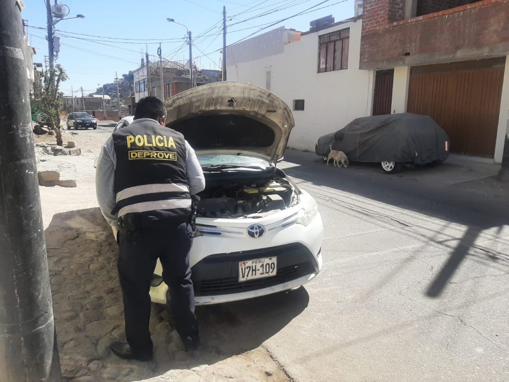Efectivos policiales recuperan vehículo que se encontraba desaparecido desde el 25 de mayo del presente año.