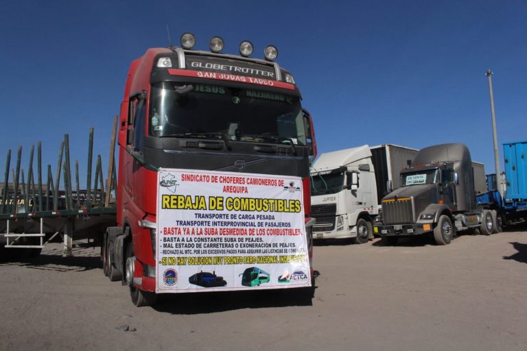 Transportistas de carga pesada inician protestas por el alza de combustibles