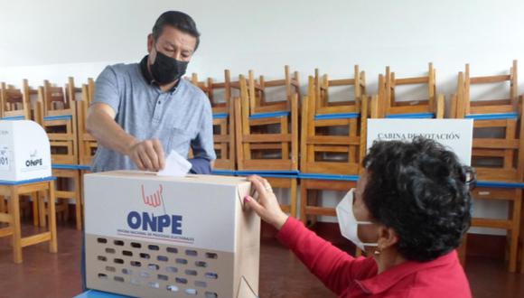 ONPE sorteó ubicación de bloques de organizaciones políticas en cédula de sufragio