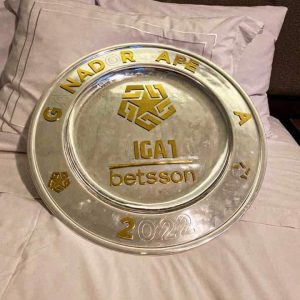 Así terminó el trofeo de Melgar luego de las celebraciones.