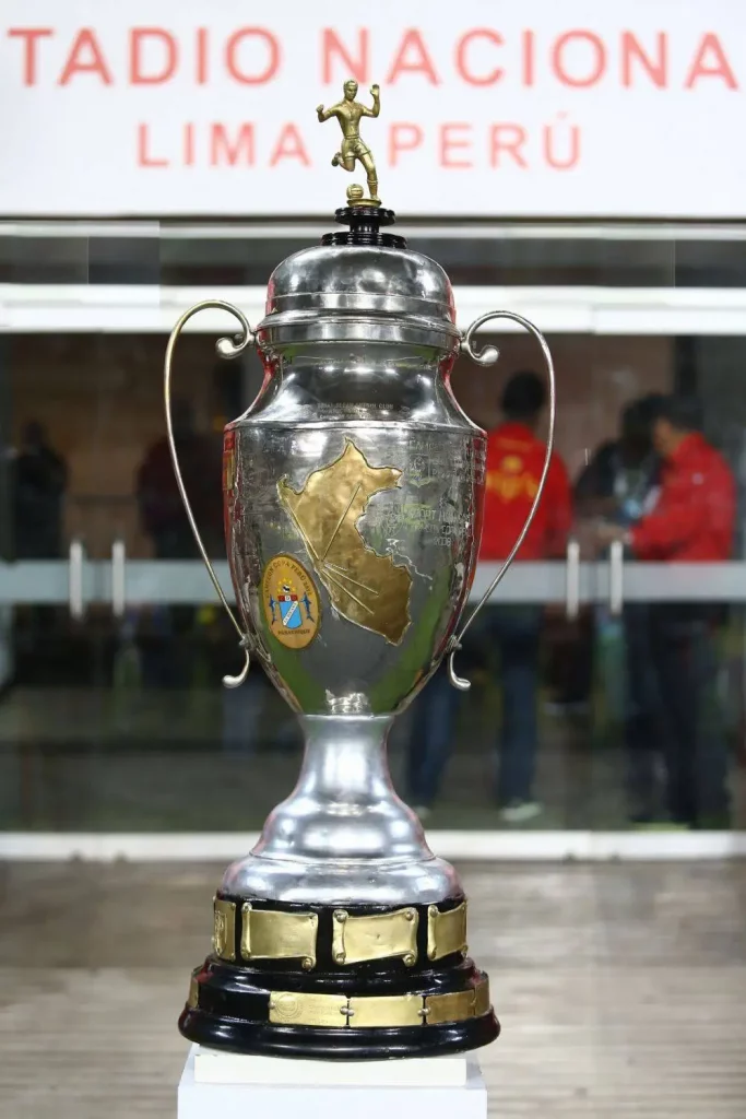 Trofeo de la Copa Perú.