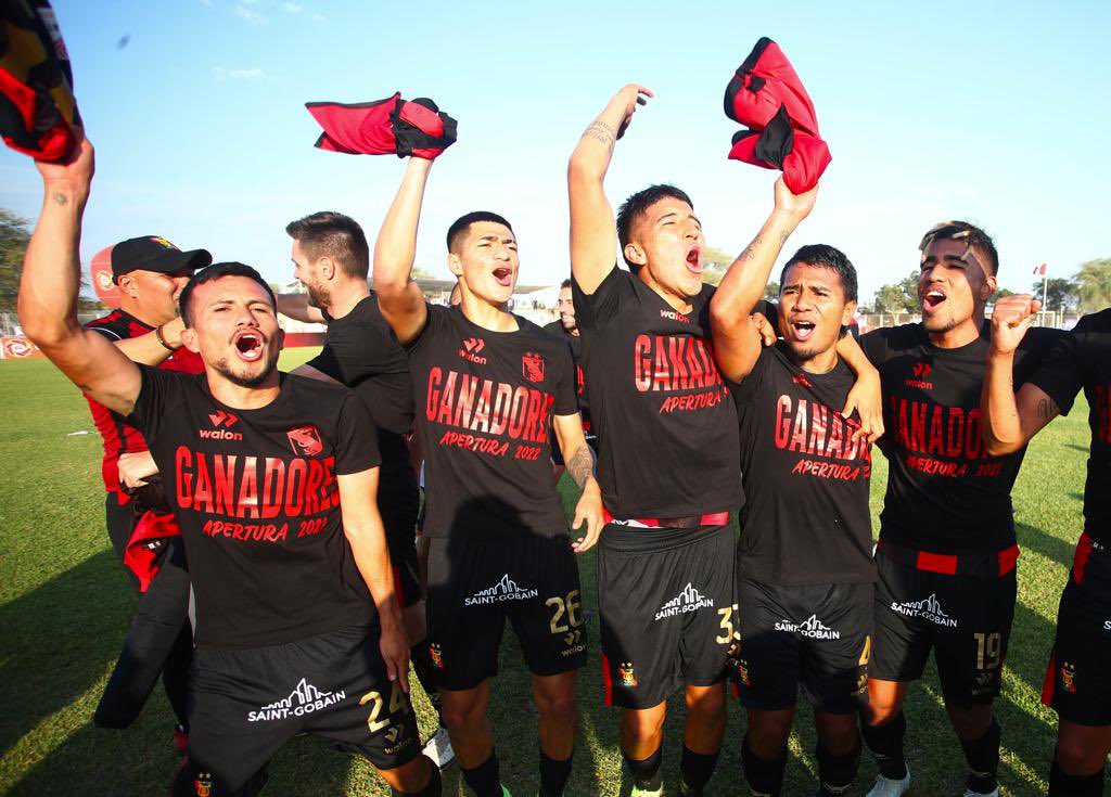 Celebraciones de Melgar luego de ganar el primer torneo del futbol peruano.