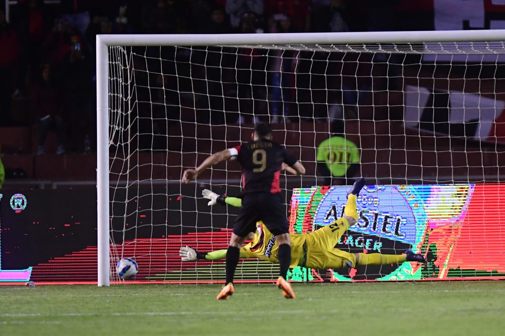 Foto: CONMEBOL Sudamericana - Penal de Cuesta que abría el marcador en la UNSA.