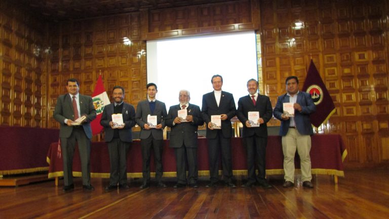 Presentan libro sobre la primera huelga en Arequipa