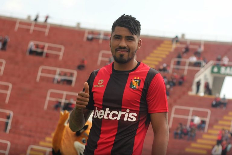 Foto: FBC Melgar - Paolo Reyna tiene 20 años y más de 80 partidos en primera división con el equipo 'Rojinegro'.