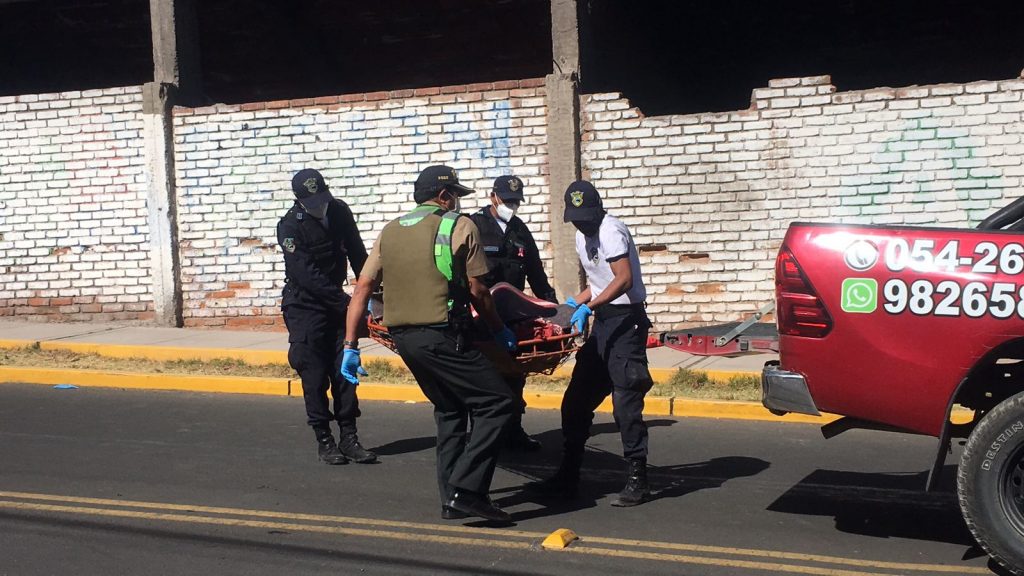 Vecinos habrían denunciado la pesencia de un cadáver por el olor fétido que se sentía en el aire hace 5 días.