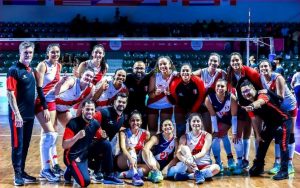 Foto: Norceca Info - Selección Peruana Femenina luego de quedarse con el séptimo lugar de la Copa Panamericana.