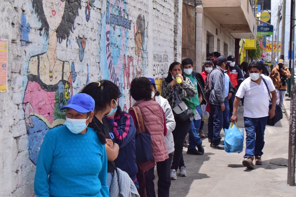 El alcalde de Arequipa, informó que el 25% de la población arequipeña se infecta día a día con el virus de la COVID-19.