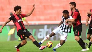 Melgar recibe a Alianza Lima en l aprimera final del fútbol peruano.