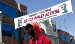 Como castigo, los comerciantes habrían cortado el cabello y quemado las prendas de la fémina que cometió el robo.